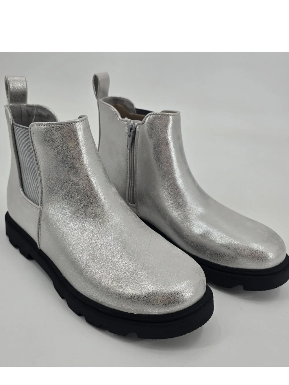 NWOT Sonoma Evie Chelsea boots size 5 youth